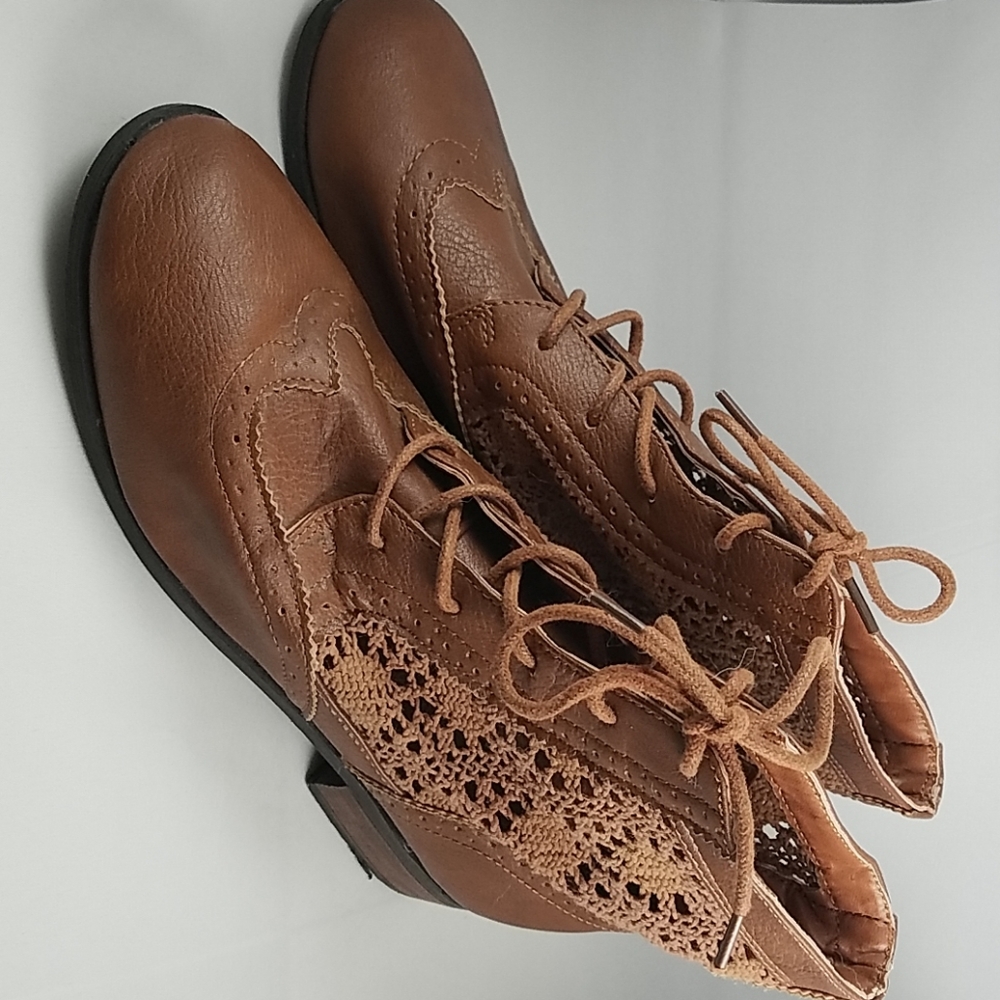 Boots - Picture 2 of 4